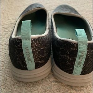 Vionic walking shoes